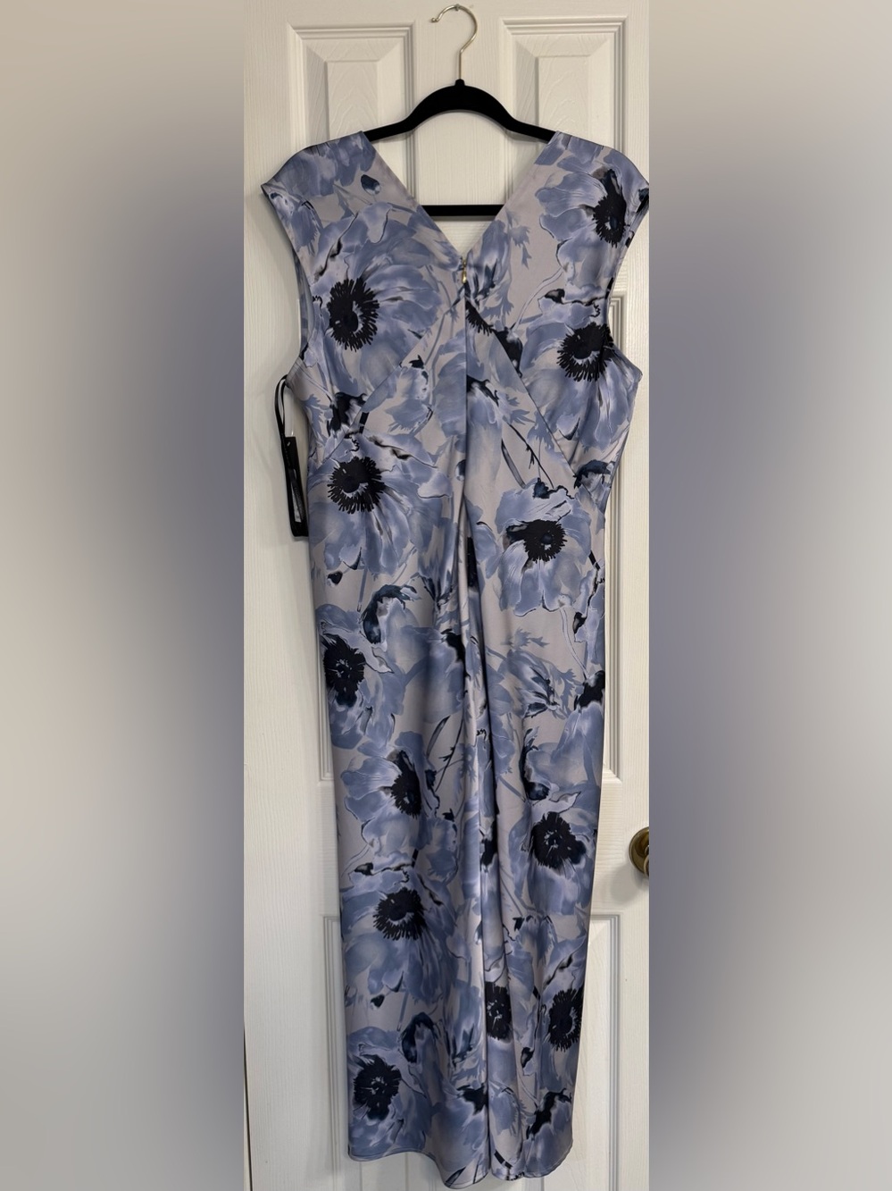 Donna Karan CAP SLEEVE V-NECK PRINTED
MIDI DRESS - Picture 11 of 12